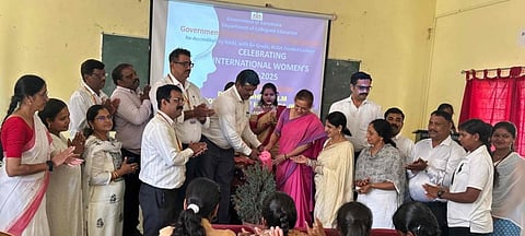 ತಿ.ನರಸೀಪುರ ಪಟ್ಟಣದ ಸರ್ಕಾರಿ ಪ್ರಥಮ ದರ್ಜೆ ಕಾಲೇಜಿನಲ್ಲಿ ಆಯೋಜಿಸಿದ್ದ ಅಂತಾರಾಷ್ಟ್ರೀಯ ಮಹಿಳಾ ದಿನಾಚರಣೆ ಕಾರ್ಯಕ್ರಮವನ್ನು ಸಸಿಗೆ ಹಾಕುವ ಮೂಲಕ ಉದ್ಘಾಟಿಸಲಾಯಿತು. ಡಾ.ರೇಷ್ಮಾ ಚೆಂಗಪ್ಪ, ಡಾ.ಎಚ್.ವಿ ಉದಯ್ ಕುಮಾರ್, ಜಿ.ಎಸ್.ದೇವರಾಜೇಗೌಡ, ಡಾ.ಅಮಿತ್ ಇತರರು ಇದ್ದರು.