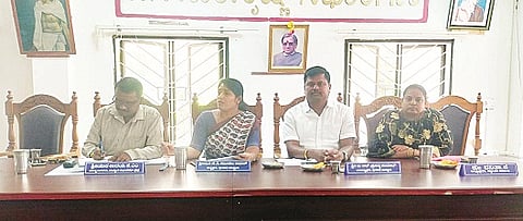 ಮದ್ದೂರು ಪುರಸಭೆಯ ಎಸ್.ಎಂ.ಕೃಷ್ಣ ಸಭಾಂಗಣದಲ್ಲಿ ಅಧ್ಯಕ್ಷೆ ಕೋಕಿಲಾ ಅರುಣ್ ಅಧ್ಯಕ್ಷತೆಯಲ್ಲಿ ವಿಶೇಷ ಸಭೆ ಆಯೋಜಿಸಲಾಗಿತ್ತು. ಟಿ.ಆರ್.ಪ್ರಸನ್ನಕುಮಾರ್, ವನಿತಾ, ಎಂ.ಶ್ರೀಧರ್ ಇದ್ದರು.