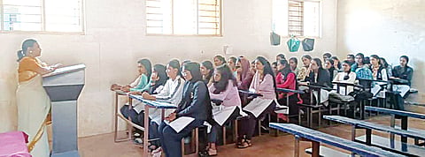 ಸಾಧಕರನ್ನು ಆದರ್ಶವಾಗಿ ತೆಗೆದುಕೊಳ್ಳಿರಿ