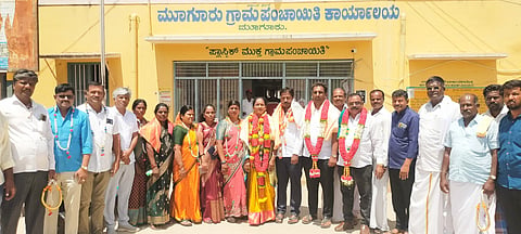 ತಿ.ನರಸೀಪುರ ತಾಲೂಕಿನ ಮೂಗೂರು ಗ್ರಾಪಂ ನೂತನ ಉಪಾಧ್ಯಕ್ಷರಾಗಿ ಭಾಗ್ಯ ಅವರು ಬುಧವಾರ ಅವಿರೋಧವಾಗಿ ಆಯ್ಕೆಗೊಂಡರು. ಎಲ್.ಆರ್.ಮಹದೇವಸ್ವಾಮಿ, ಡಾ.ಎಂ.ರೇವಣ್ಣ, ಜಗದೀಶಮೂರ್ತಿ, ಸಿ.ಎಂ. ಪ್ರಕಾಶ್, ಪೂಜಿತ್ ಮೆಡಿಕಲ್ಸ್ ಕುಮಾರ್, ಎಂ.ಡಿ.ಲೋಕೇಶ್, ಗೌಡ್ರು ಪ್ರಕಾಶ್ ಇತರರಿದ್ದರು.