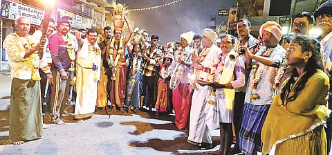 ಕಿಕ್ಕೇರಿ ಹೋಬಳಿಯ ಗಂಗೇನಹಳ್ಳಿ ಗ್ರಾಮದಲ್ಲಿ ದೇವಿಯ ಕಳಸ ಮೆರವಣಿಗೆ ವಿಜೃಂಭಣೆಯಿಂದ ನಡೆಯಿತು