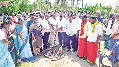 ಮದ್ದೂರು ತಾಲೂಕಿನ ಮಹರ್ನವಮಿದೊಡ್ಡಿ ಗ್ರಾಮದಲ್ಲಿ ನಾಲೆ ಮತ್ತು ಕಾಲುವೆ ಅಭಿವೃದ್ಧಿ ಕಾಮಗಾರಿಗೆ ಶಾಸಕ ಕೆ.ಎಂ.ಉದಯ್ ಭೂಮಿಪೂಜೆ ನೆರವೇರಿಸಿದರು. ಪಿ.ಸಂದರ್ಶ, ಹರೀಶ್‌ಬಾಬು, ಶಾಹಿನ್‌ತಾಜ್, ರಾಧಾಕೃಷ್ಣ, ಸುಧಾಕರ್ ಇದ್ದರು. 