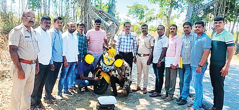 ಗಾಂಜಾ ಸಾಗಿಸುತ್ತಿದ್ದ ಇಬ್ಬರ ಬಂಧನ