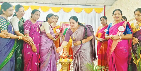 20sri-1 women