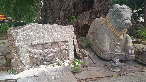 ಮುಷ್ಟೂರು ಗ್ರಾಮದಲ್ಲಿ ಪತ್ತೆಯಾಗಿರುವ ಶಾಸನ ಹಾಗೂ ವೀರಗಲ್ಲು.