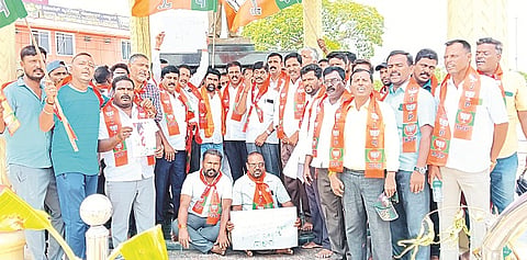 ನಂಜನಗೂಡಿನ ಅಂಬೇಡ್ಕರ್ ವೃತ್ತದ ಬಳಿ ಬಿಜೆಪಿ ಕಾರ್ಯಕರ್ತರು ಪ್ರತಿಭಟನೆ ನಡೆಸಿದರು. ಚಿಕ್ಕ ರಂಗನಾಯಕ, ಕೆಂಡಗಣ್ಣಪ್ಪ, ಸಿದ್ದರಾಜು, ಮಧುರಾಜ್, ಮಹದೇವಸ್ವಾಮಿ, ಶ್ರೀನಿವಾಸ ರೆಡ್ಡಿ, ಮಹದೇವಸ್ವಾಮಿ, ಮಹದೇವ ಪ್ರಸಾದ್, ವಳಗೆರೆ ಪುಟ್ಟಸ್ವಾಮಿ ಇದ್ದರು.