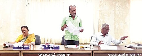  ಬನ್ನೂರು ಪುರಸಭೆಯ ಸಿಡಿಎಸ್ ಭವನದಲ್ಲಿ ಆಯೋಜಿಸಿದ್ದ ಸಾಮಾನ್ಯ ಸಭೆಯಲ್ಲಿ ಅಧ್ಯಕ್ಷ ಕೃಷ್ಣೇಗೌಡ ಆಯವ್ಯಯ ಮಂಡಿಸಿದರು. ನಾಗರತ್ನಾ ಪ್ರಭಾಕರ್, ಆರ್.ಹೇಮಂತ್‌ರಾಜ್ ಇದ್ದರು.