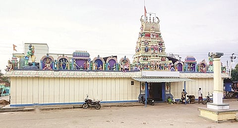 ಬೆಟ್ಟದಪುರ ಸಮೀಪದ ಸೂಳೇಕೋಟೆ ಗ್ರಾಮದಲ್ಲಿರುವ ಆಂಜನೇಯ ಸ್ವಾಮಿಯ ದೇವಸ್ಥಾನದ ಹೋರನೋಟ.