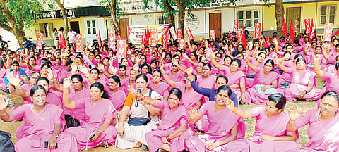 28CHN_Asha Protest