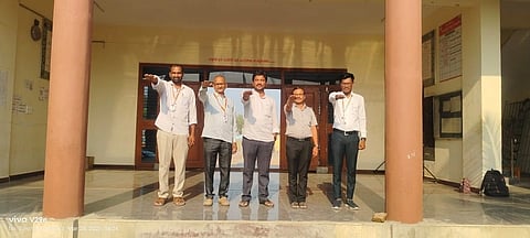ತುರ್ವಿಹಾಳ ಸರ್ಕಾರಿ ಪ್ರಥಮ ದರ್ಜೆ ಕಾಲೇಜಿನಲ್ಲಿ ಜಲ ಸಂರಕ್ಷಣೆ ಕುರಿತು ಪ್ರತಿಜ್ಞಾವಿಧಿ ಬೋಧಿಸಲಾಯಿತು. ಪ್ರಾಚಾರ್ಯ ಡಾ.ಕೆ.ಖಾದರ್ ಬಾಷಾ, ಇಂಗ್ಲಿಷ್ ವಿಭಾಗದ ಮುಖ್ಯಸ್ಥ ಡಾ.ಚನ್ನಬಸವ, ಉಪನ್ಯಾಸಕರಾದ ಡಾ.ವೆಂಕಟರಮಣ, ರಾಜೇಶ ಇದ್ದರು.