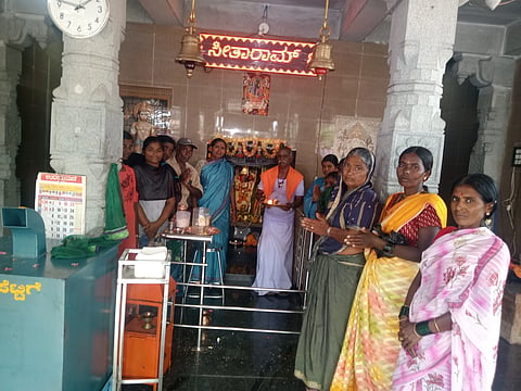 ಗೊರೇಬಾಳ ಕ್ಯಾಂಪ್‌ನಲ್ಲಿ ರಸ್ತೆ ಮತ್ತು ಸೇತುವೆ ಕಾಮಗಾರಿಗೆ ಆರ್‌ಡಿಸಿಸಿ ಬ್ಯಾಂಕ್ ನಿರ್ದೇಶಕ ಪಂಪನಗೌಡ ಬಾದರ್ಲಿ ಭೂಮಿ ಪೂಜೆ ನೆರವೇರಿಸಿದರು. ಗೊರೇಬಾಳ ಗ್ರಾಪಂ ಅಧ್ಯಕ್ಷೆ ಬಸಮ್ಮ ಅಶೋಕ ಮ್ಯಾಗಳಮನೆ, ಮಾಜಿ ಸದಸ್ಯ ಗಾರಪಾಟಿ ವೆಂಕಟರಾವ್, ಗ್ಯಾರಂಟಿ ಯೋಜನೆ ಸದಸ್ಯ ಬಸವರಾಜ ಗೌಡ, ಪ್ರಮುಖರಾದ ಎಂ.ರಂಗನಗೌಡ ಗೊರೇಬಾಳ, ಆರ್.ಪಾಲಾಕ್ಷ ಗೌಡ ಇತರರಿದ್ದರು.