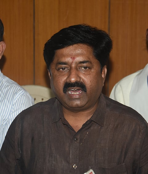 4 Dwd 4 (Ishwar Shivalli)