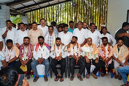 ಶ್ರವಣಬೆಳಗೊಳದ ಹೊರವಲಯದಲ್ಲಿರುವ ಕೋಟೆ ಚಂದ್ರಣ್ಣ ಫಾರಂ ಹೌಸ್‌ನಲ್ಲಿ ಆಯೋಜಿಸಿದ್ದ ಕಾರ್ಯಕ್ರಮದಲ್ಲಿ ಯುವ ಕಾಂಗ್ರೆಸ್‌ನ ಪದಾಧಿಕಾರಿಗಳನ್ನು ಅಭಿನಂದಿಲಾಯಿತು. ಕೆ.ವಿ.ಪ್ರಭಾಕರ್, ಶ್ರೇಯಸ್ ಪಟೇಲ್, ಎಂ.ಎ.ಗೋಪಾಲಸ್ವಾಮಿ, ಶಶಾಂಕ್ ಗೋಪಾಲಸ್ವಾಮಿ ಇದ್ದರು.