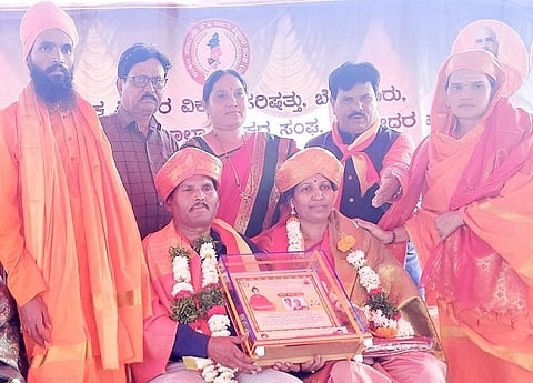 Adarsh Dampati Award To vijaylakshmi & parmeshwar Penchkar