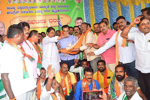 BJP protests against state government Mandya
