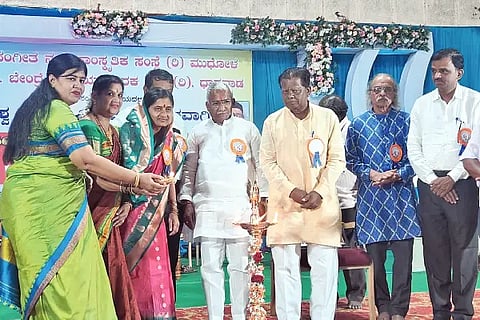 Bendre's writings contain a vision of life.