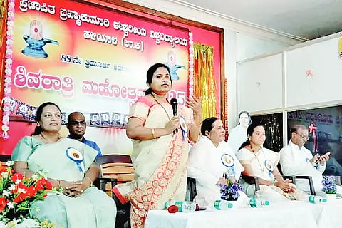 HLY mahila
