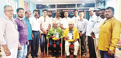 HUN-MAR-24-4(HONOUR TO AWARDEES)