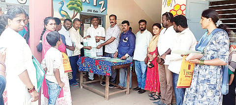 ಸರ್ಕಾರಿ ಶಾಲೆಗೆ 100 ಕ್ಕೂ ಹೆಚ್ಚು ಮಕ್ಕಳು ದಾಖಲು