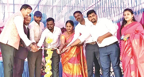 ಹೊಳೆನರಸೀಪುರದದ ಪ್ರಿಯದರ್ಶಿನಿ ಪದವಿ ಪೂರ್ವ ಕಾಲೇಜಿನಲ್ಲಿ ಆಯೋಜಿಸಿದ್ದ ಸಮಾರಂಭವನ್ನು ಜ್ಞಾನಪ್ರಕಾಶ್ ಉದ್ಘಾಟಿಸಿದರು. ರಾಜು, ಮಹೇಂದ್ರ ಪ್ರಸಾದ್, ರಶ್ಮಿ ಇದ್ದರು.