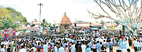 ಸಡಗರದ ಬಸವೇಶ್ವರಸ್ವಾಮಿ ದಿವ್ಯ ರಥೋತ್ಸವ