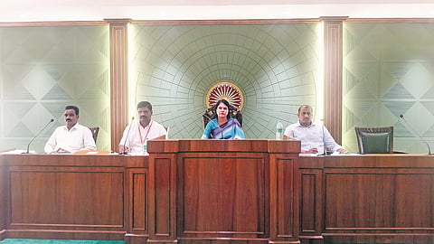 ಪಾಳ್ಯ ಗ್ರಾಮ ಪಂಚಾಯತಿ ಸಾಮಾನ್ಯ ಸಭೆ ಅಧ್ಯಕ್ಷೆ ಭವ್ಯಾ ಪುರುಷೋತ್ತಮ್ ಅಧ್ಯಕ್ಷತೆಯಲ್ಲಿ ನಡೆಯಿತು.
