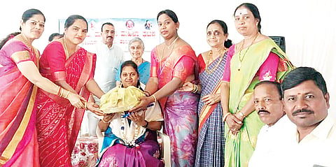 ಮಹಿಳೆಯರು ಸ್ವಾರ್ಥಬಿಟ್ಟು ಮುನ್ನಡೆಯಲಿ