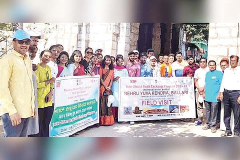 Kampli Student visit to fort