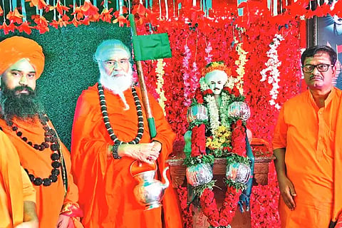 Life without a goal and a guru is futile.