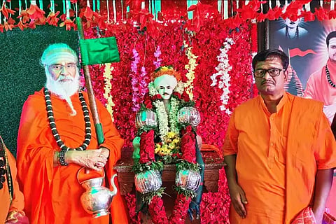 Life without a goal and a guru is futile.