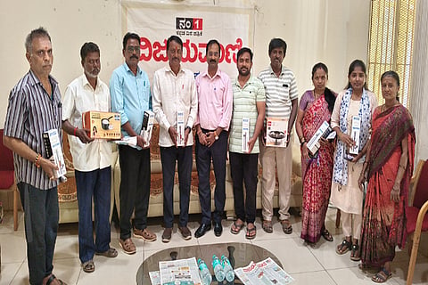 ಸ್ಪರ್ಧೆ ವಿಜಯಪುರದ ಕೇಶವರೆಡ್ಡಿ- ಹಾಟ್ ಬಾಕ್ಸ್, ಎನ್. ಮೋಹನ್ -ಸಾಸ್‌ಪಾನ್, ವಿಜಯಪುರದ ಭಾಗ್ಯಮ್ಮ, ಕೆಎಸ್. ಪವನ್, ದೇವನಹಳ್ಳಿಯ ಎಸ್.ಎಂ.ಭ್ರಮರಾಂಭಿಕ, ಎ.ಬಿ.ಸುರೇಶ್, ಕನ್ನಮಂಗಲದ ರಾಮಸ್ವಾಮಿ, ಹಿತ್ತರಹಳ್ಳಿಯ ಎಚ್.ಜಿ. ಬೈರೇಗೌಡ ಅವರಿಗೆ ಸ್ಟೀಲ್ ವಾಟರ್ ಬಾಟಲ್‌ಗಳನ್ನು ವಿತರಿಸಲಾಯಿತು.