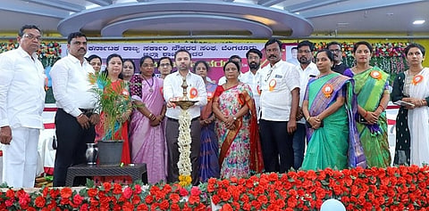 Mahila Dinacharane - Copy
