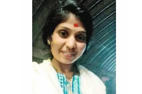 Mother commits suicide by jumping into river with child