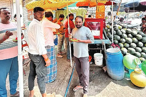 People are suffering from the heat of the sun.