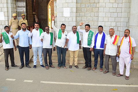 Protest against state government Mandya