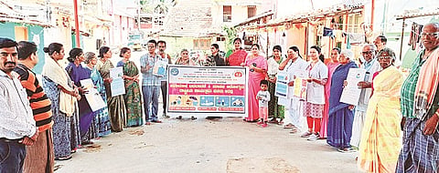 ನಗುವನಹಳ್ಳಿ ಗ್ರಾಮದಲ್ಲಿ ಆಯೋಜಿಸಿದ್ದ ಕಾರ್ಯಕ್ರಮದಲ್ಲಿ ಎಸ್.ಡಿ.ಬೆನ್ನೂರ ಮಾತನಾಡಿದರು.