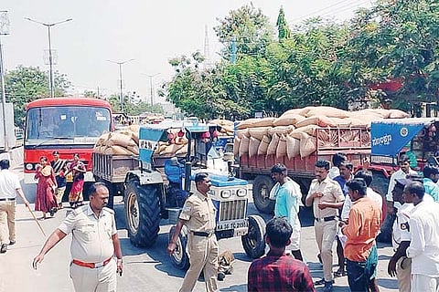 Sindhanour formars protest