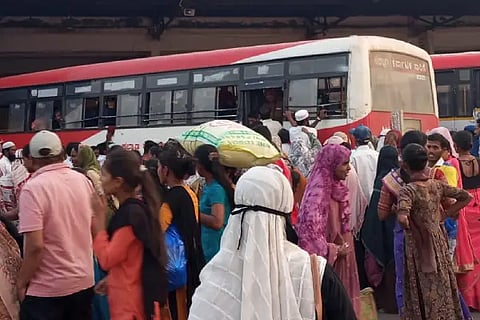 There are passengers, but no buses!