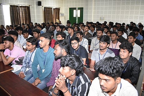 mahajana college