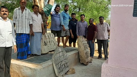 ಕೊಟ್ಟೂರಿನಲ್ಲಿ ಅನಾಥವಾಗಿ ಬಿದ್ದಿದ್ದ ಎರಡು ವೀರಗಲ್ಲು ಹಾಗೂ ಪಾರ್ವತಿ ಪರಮೇಶ್ವರ ವಿಗ್ರಹವನ್ನು ಗೊರ್ಲಿ ಶರಣಪ್ಪ ಸರ್ಕಾರಿ ಪದವಿ ಪೂರ್ವ ಕಾಲೇಜ್ ಆಚರಣಕ್ಕೆ ಸ್ಥಳಾಂತರಿಸಲಾಯಿತು. ಪ್ರಾಚಾರ್ಯ ಸೋಮಶೇಖರ್, ಉಪನ್ಯಾಸಕರಾದ ಡಿ.ಅಂಜಿನಪ್ಪ, ಮಗ್ಗದ ನಾಗರಾಜ್, ಪ್ರವೀಣ್ ಕುಮಾರ್, ಕಿರಣ್, ನಾಗರಾಜ, ಕೊಟ್ರೇಶ ಇತರರಿದ್ದರು.