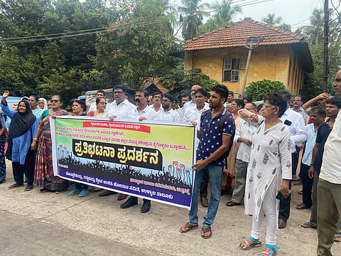 mng--4 March Sand protest