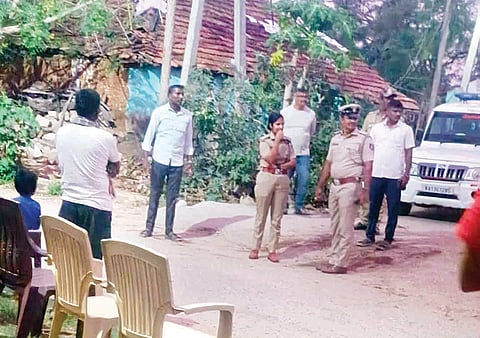 ಪೊಲೀಸ್ ಭದ್ರತೆಯಲ್ಲಿ ಕಲ್ಲೇಶ್ವರನ ದರ್ಶನ