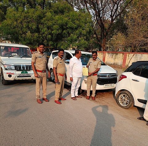 ಆರ್ ಟಿಒ ಅಧಿಕಾರಿಗಳ ಮಿಂಚಿನ_ ಕಾರ್ಯಚರಣೆ ನಾಲ್ಕು ಐಷಾರಾಮಿ ಕಾರುಗಳು ಜಪ್ತಿ