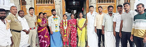 ಕುರುಗೋಡು ಸಮೀಪದ ವದ್ದಟ್ಟಿ ಕ್ರಾಸ್ ನಿವಾಸಿ ಕುಟುಂಬದ ಒತ್ತಡದಿಂದ ದೇವದಾಸಿ ಪದ್ಧತಿಗೆ ಬಲಿಯಾಗುತ್ತಿದ್ದ ಯುವತಿ ಪ್ರೀತಿಸಿದಯುವಕನೊಂದಿಗೆ ನಗರದ ದೊಡ್ಡಬಸವೇಶ್ವರ ದೇವಸ್ಥಾನದಲ್ಲಿ ಮದುವೆಯಾದರು. ಪಿಎಸ್‌ಐ ಸುಪ್ರೀತ್ ವಿರೂಪಾಕ್ಷಪ್ಪ, ದೇವದಾಸಿ ಮಹಿಳಾ ವಿಮೋಚನಾ ಸಂಘದ ಅಧ್ಯಕ್ಷೆ ಎಚ್.ಯಂಕಮ್ಮ, ಪುರಸಭೆ ಉಪಾಧ್ಯಕ್ಷ ಚನ್ನಪಟ್ಟಣ ಮಲ್ಲಿಕಾರ್ಜುನ, ಪ್ರಮುಖರಾದ ಯಲ್ಲಾಪುರ ಬೀಳಬಾಯಿ, ವದ್ದಟ್ಟಿ ಕ್ರಾಸ್‌ನ ಶಿವಕುಮಾರ್, ರವಿ, ಗಾದಿಲಿಂಗಪ್ಪ, ದೇವದಾಸಿ ನಾಗಮ್ಮ ಇತರರಿದ್ದರು.