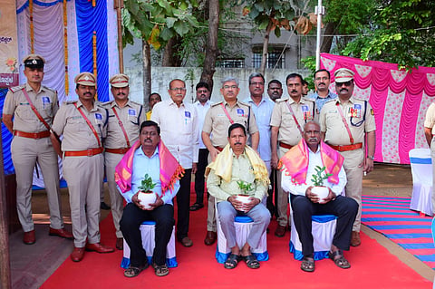 district koppal police flag day celebration sp dr. ram l. arasiddi