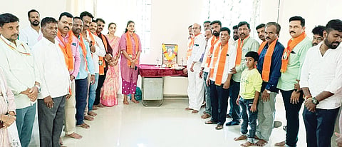 ಕೂಡ್ಲಿಗಿ ತಾಲೂಕು ಆಡಳಿತ ಕಚೇರಿಯಲ್ಲಿ ನೇಕಾರ ಸಮಾಜದಿಂದ ದೇವರ ದಾಸಿಮಯ್ಯ ಜಯಂತಿ ಹಮ್ಮಿಕೊಳ್ಳಲಾಗಿತ್ತು. ತಹಸೀಲ್ದಾರ್ ವಿ.ಕೆ.ನೇತ್ರಾವತಿ, ನೇಕಾರ ಒಕ್ಕೂಟದ ತಾಲೂಕು ಅಧ್ಯಕ್ಷ ಟಿ.ಎನ್.ಬಸಣ್ಣ, ಪಟ್ಟಸಾಲಿ ಸಮಾಜದ ತಾಲೂಕು ಅಧ್ಯಕ್ಷ ವಿಶ್ವನಾಥ, ಪ್ರಮುಖರಾದ ಯು.ರಾಜಣ್ಣ, ಎನ್.ಎಂ.ಸುನೀಲ್, ಎಸ್.ಕೆ.ನಾಗೇಶ್, ಮಧುಸೂದನ್ ಇತರರಿದ್ದರು.