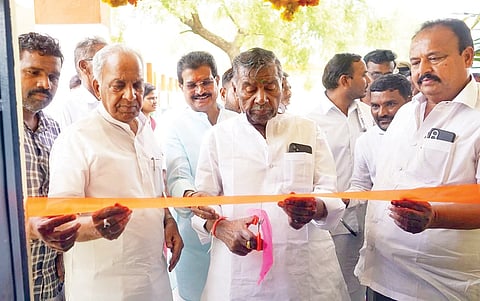 ಅತ್ತನೂರು ಗ್ರಾಮದಲ್ಲಿ ಸಹಿಪ್ರಾ ಶಾಲಾ ಕೊಠಡಿಗಳನ್ನು ಸಚಿವ ಎನ್.ಎಸ್.ಬೋಸರಾಜು ಉದ್ಘಾಟಿಸಿದರು. ಶಾಸಕ ಜಿ.ಹಂಪಯ್ಯ ನಾಯಕ, ಜಿಪಂ ಮಾಜಿ ಸದಸ್ಯ ಮಹಾಂತೇಶ ಪಾಟೀಲ್ ಅತ್ತನೂರು, ತಾಪಂ ಮಾಜಿ ಅಧ್ಯಕ್ಷ ದಾನಗೌಡ ಇತರರಿದ್ದರು.