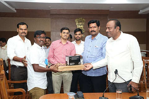 district koppal media kit distibution minister shivaraj tangadagi sc st reporters