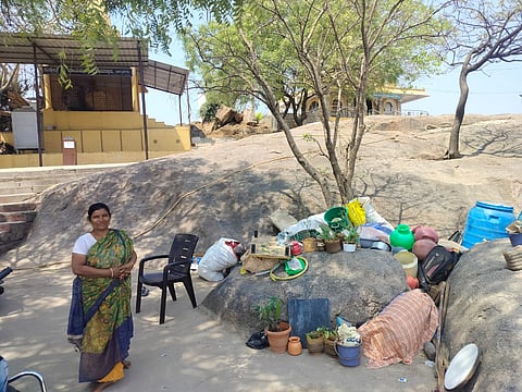 district koppal women temple rent house