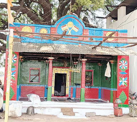ಮೋರನಹಳ್ಳಿ ಗ್ರಾಮದ ಶ್ರೀ ದುರ್ಗಾದೇವಿ ದೇವಸ್ಥಾನದ ಹೊರನೋಟ.